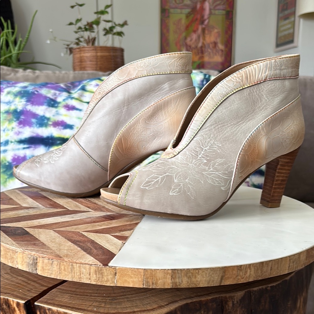 Elegant Beige Ankle Boots
